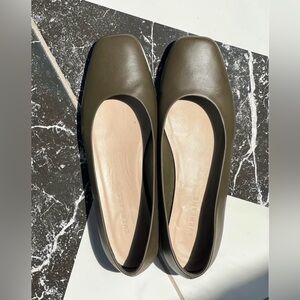 Everlane 90's Square Flat, Size 8